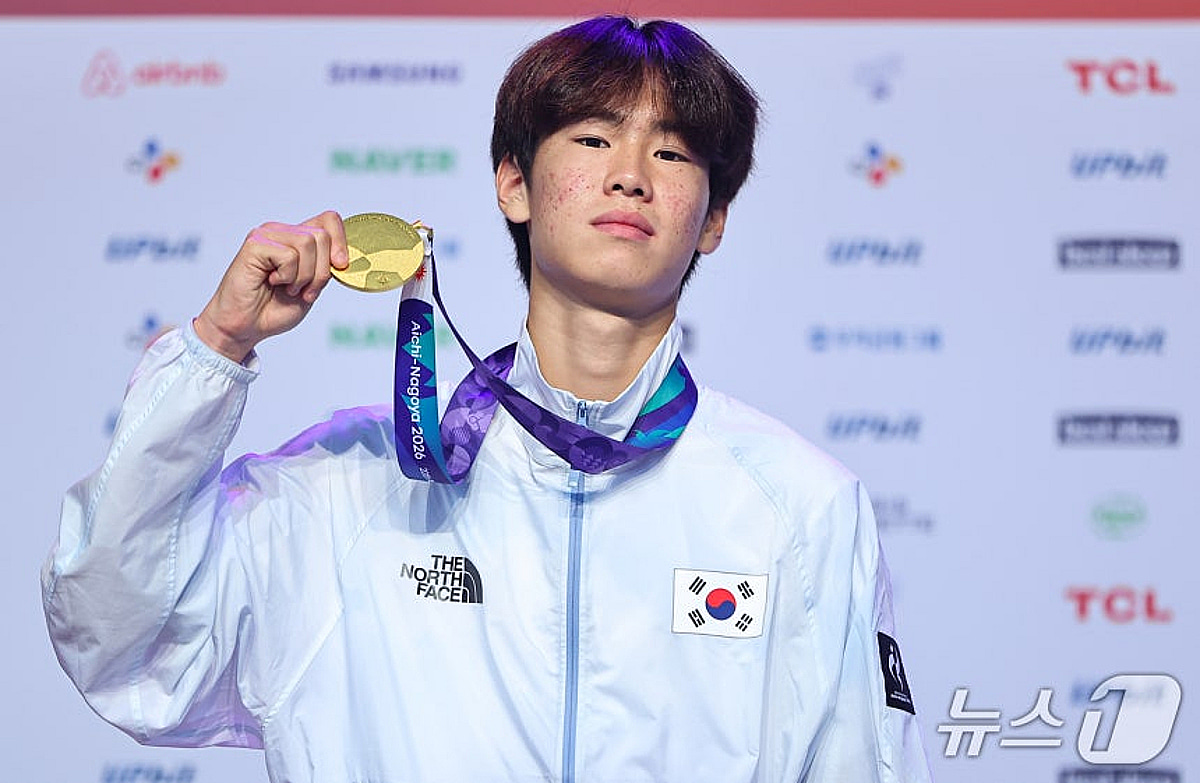 "멘털 무너졌을 때, 관중석 엄마가 보였다" 끝내 포기하지 않은 만17세 소년 '금빛 드라마' [아이치 나고야 AG]