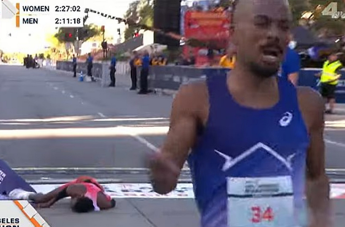'대참사' 마라톤 중 코스 잘못 안내, 결승선 코앞서 1위 바뀌었다 "케냐 선수 분노 폭발... 운영 촌극"