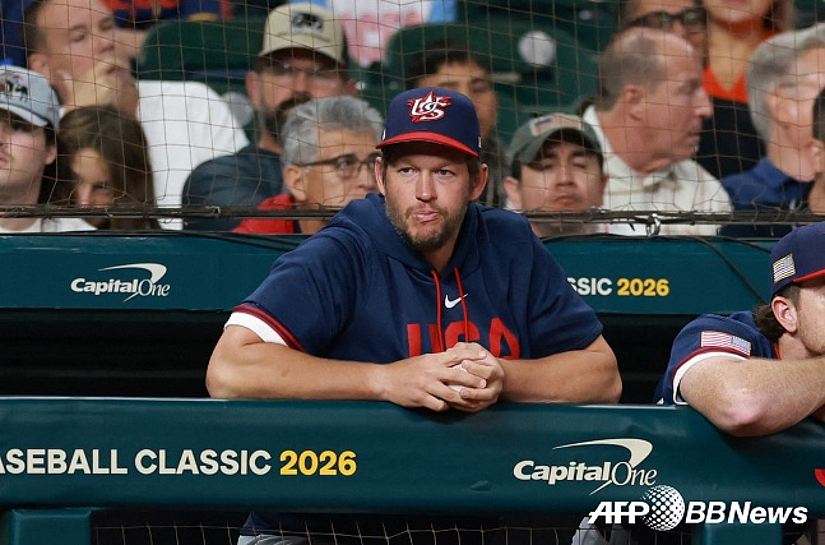 '커쇼 맥주만 들이켰다' 은퇴 선언 레전드, 국대 소집 후 '몸만 풀고' 떠났다... 'WBC 0G 충격' 이럴 거면 대체 왜 데려갔나