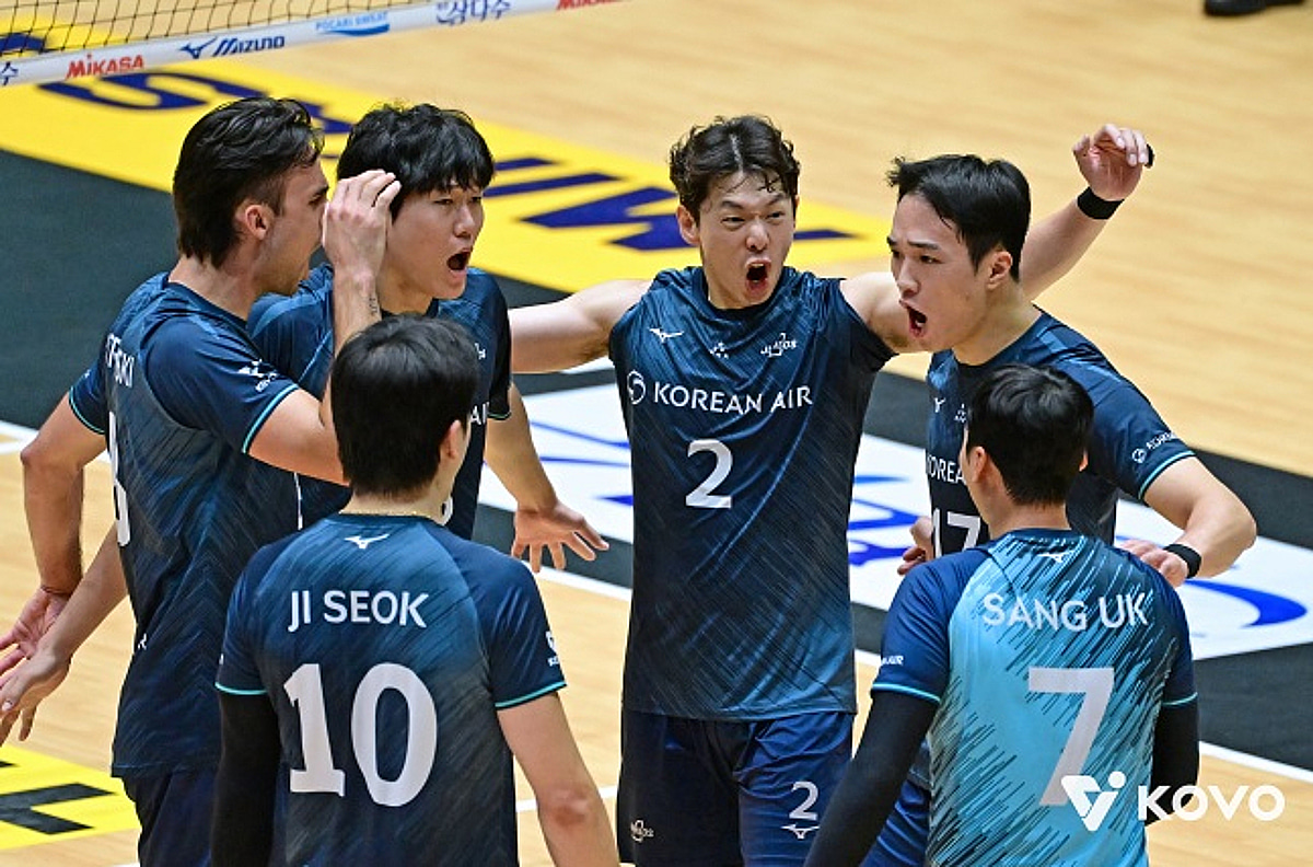 '아라우조 24점 원맨쇼도 소용없었다' 37-35 혈투 승자는 대한항공! 우리카드 3-0 완파하고 결승 선착 [KOVO컵 준결승 리뷰]