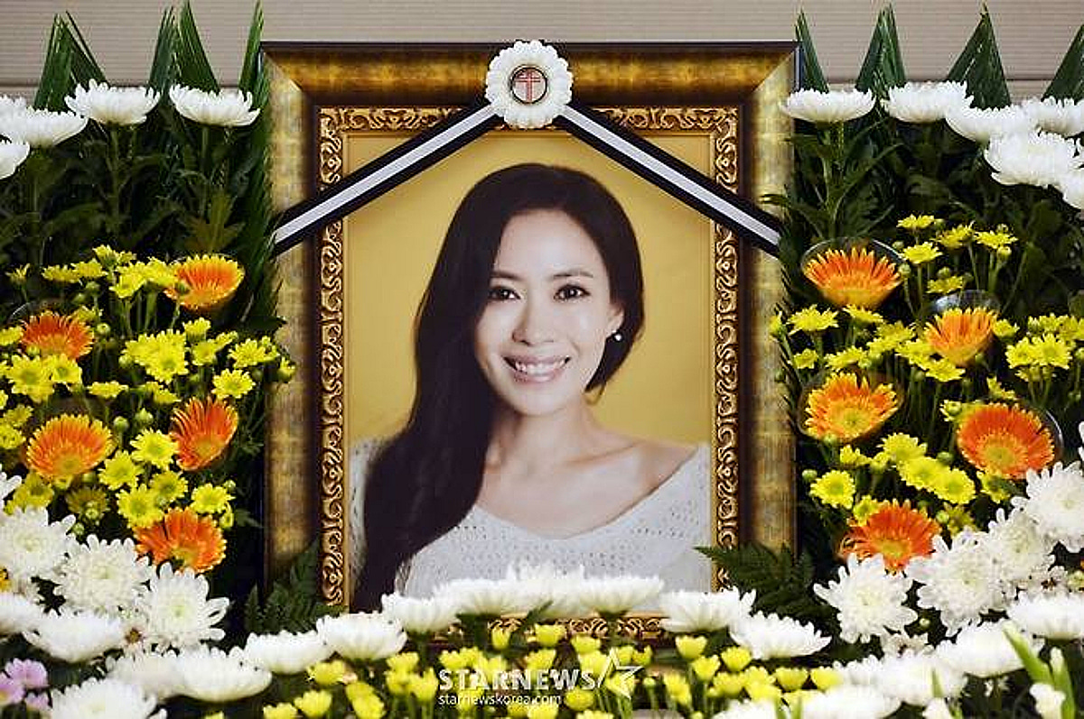 "아가, 그립고 사랑해"..故 유채영, 남편 절절한 고백 속 12주기