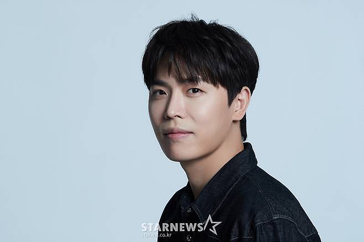 '김부장' 남실장 이동하, 포상 휴가 불참..괌 대신 연극 무대 향한다