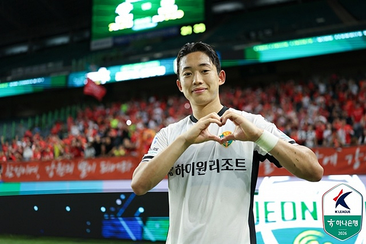 '머리 밀고 마지막 인사' 강원 송준석 입대 전 고별전... 정경호 감독 "아쉽지만 기분 좋게 보내야" [강릉 현장]