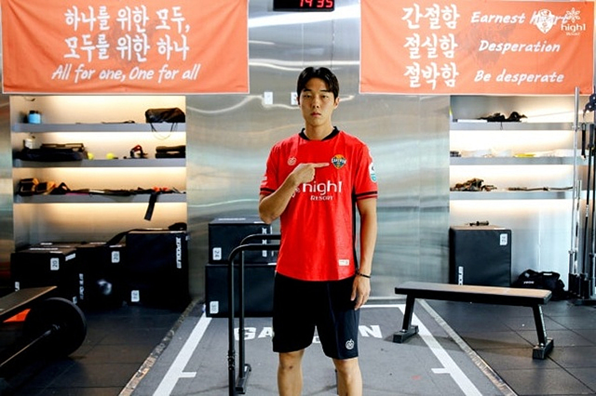 [오피셜] 이기혁·신민하 빠진다... 강원FC, AG 대비해 '188㎝ 왼발 센터백' 강성윤 영입