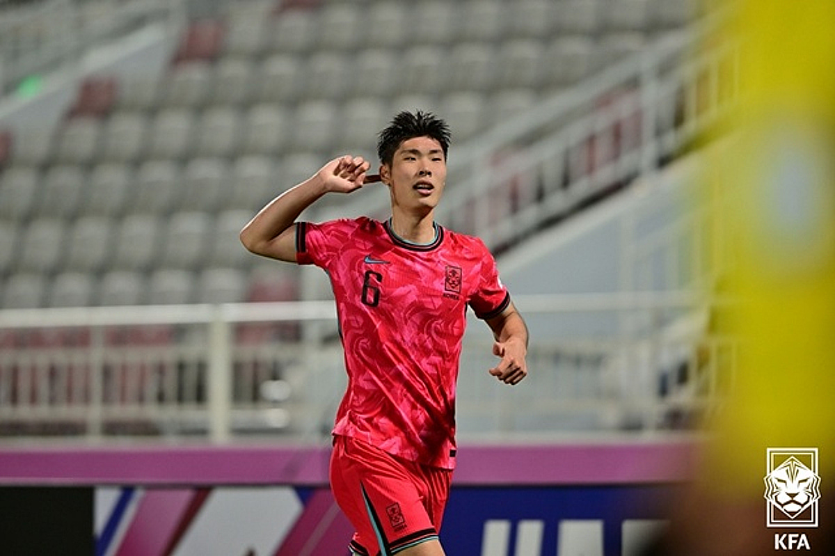 이민성 감독 '장신 카드' 적중! 192㎝ 이영준, 헤더골 폭발... 韓, 베트남에 전반 1-0 리드 [아이치 나고야 AG]