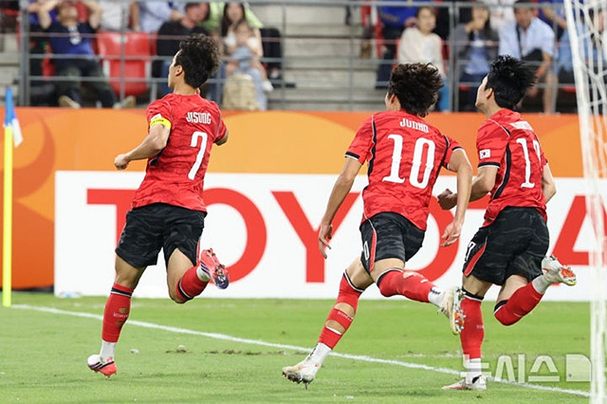 "日 또 무너뜨렸다!" 韓 남자축구 사상 첫 AG 4연패... 엄지성 결승골로 일본 안방서 '금빛 포효' [아이치 나고야 AG]