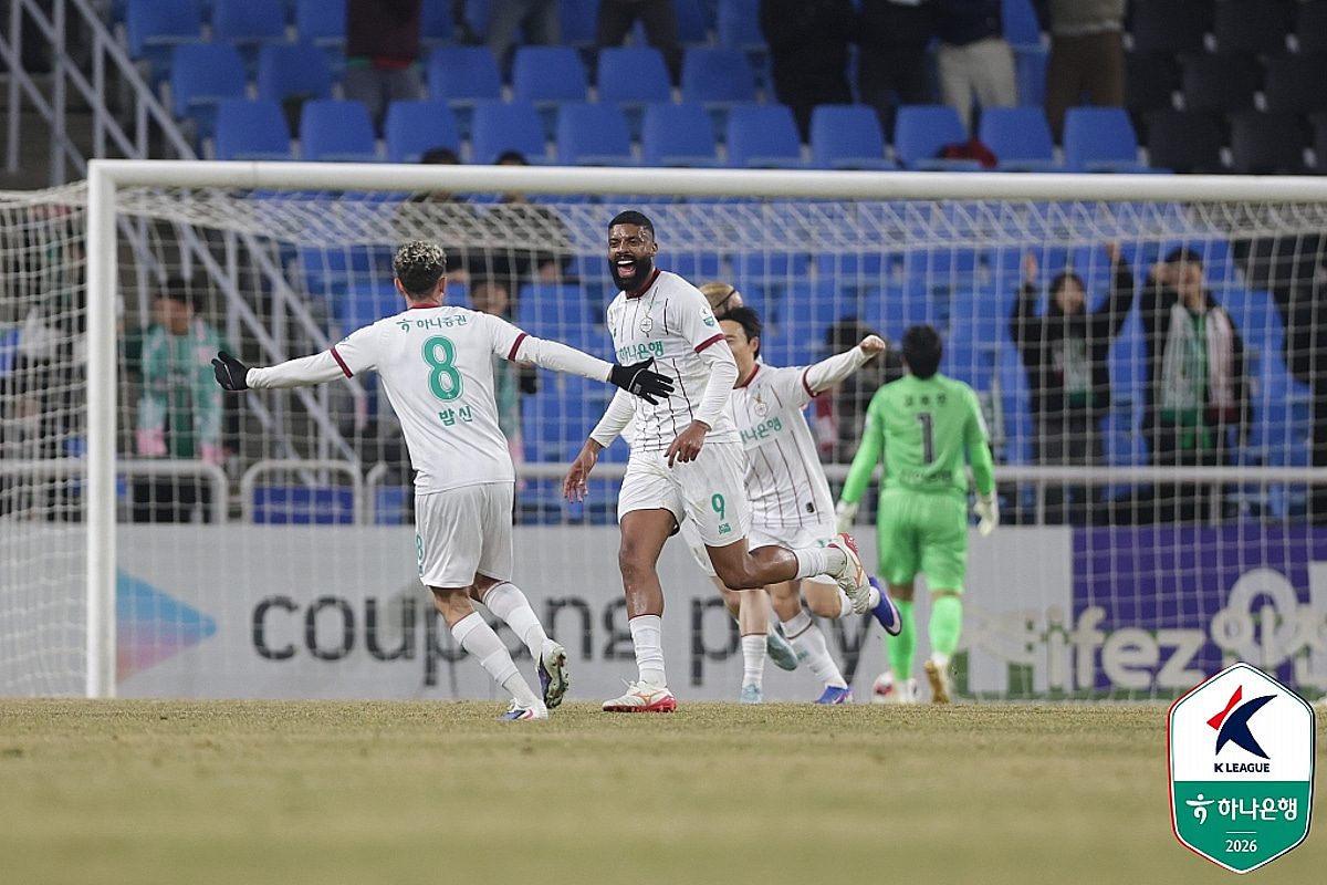 '황선홍 용병술 통했다' 대전, 인천 원정서 3-1 승리 '4경기 만에 첫 승' [인천 현장리뷰]