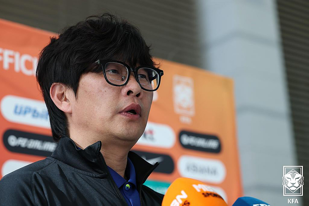 '한일전 1-4 완패' 신상우 감독 "여자축구 세대교체 할 시점이 됐다"