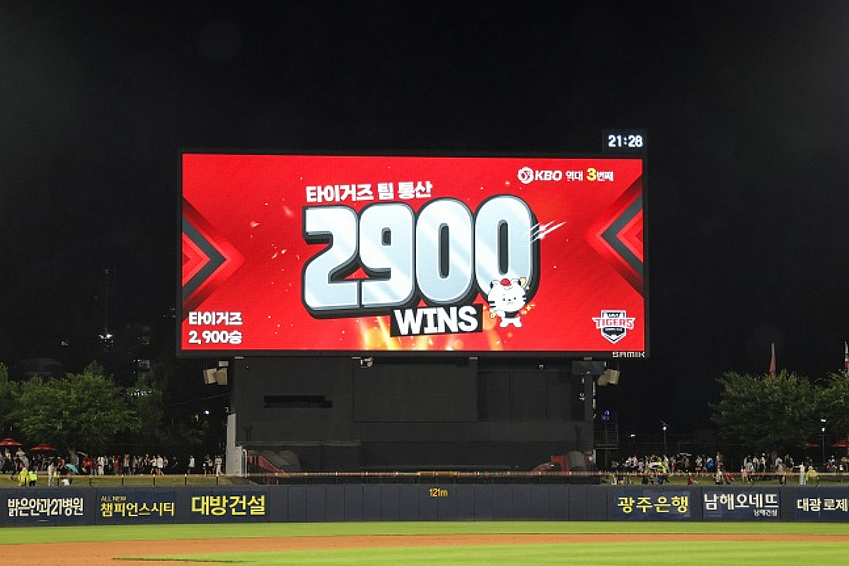 KBO 역대 3번째 2900승 위업, 간절한 KIA라 더 특별했다! 사령탑도 감사인사 "에이스 등판한 경기... 반드시 승리 필요했다" [광주 현장]