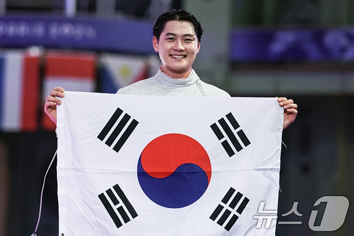 '이럴수가' 봉쇄 시위 탓에 오상욱 '빌린 칼' 썼더니 결과는 '압도적 1위'... 사브르 개인전 우승 쾌거! [아시아선수권]