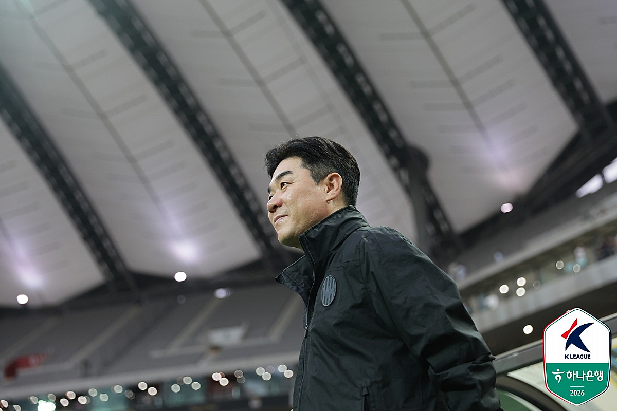 '경인더비 0-1 분패' 윤정환 감독 "내용 좋았지만 마무리 아쉬워... 이게 축구" [상암 현장]