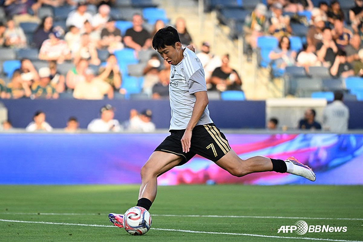 '시즌 첫 골 기회였는데...' 손흥민, PK 양보→부앙가 골 작렬! LAFC, LA갤럭시에 2-0 리드 (전반 종료)