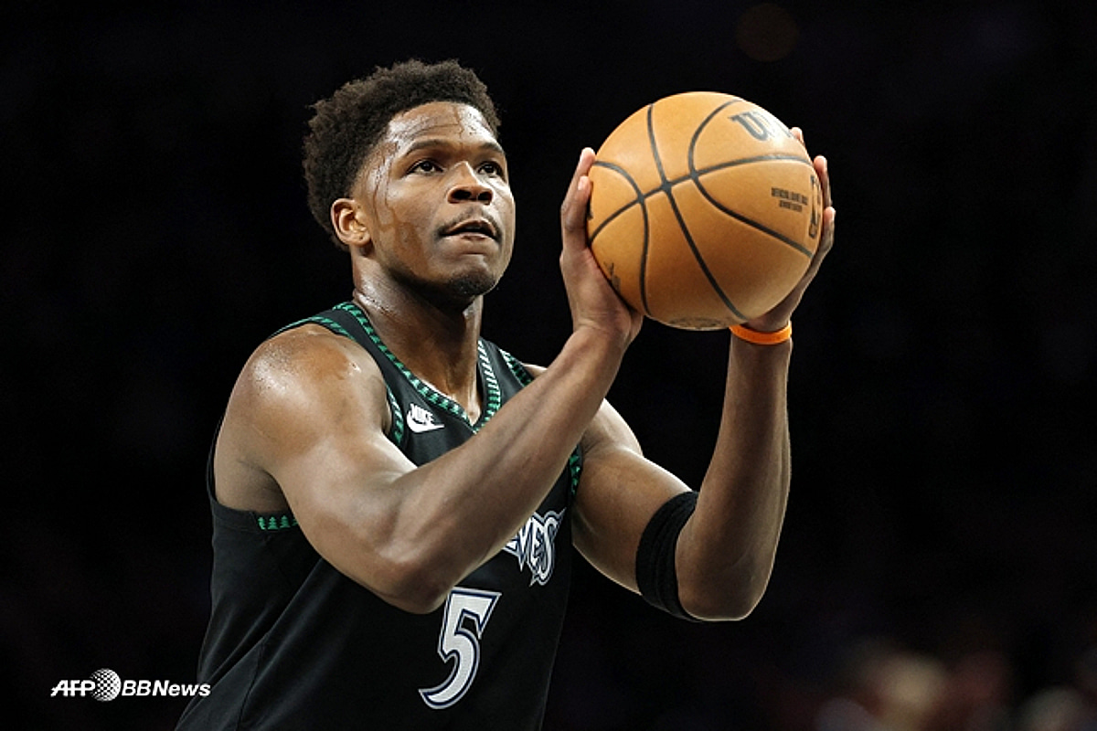 '애인 4명→각 1명씩 출산' 화려한 여성 편력 NBA 스타, 결국 유부남 됐다... 6년 연인과 혼인신고