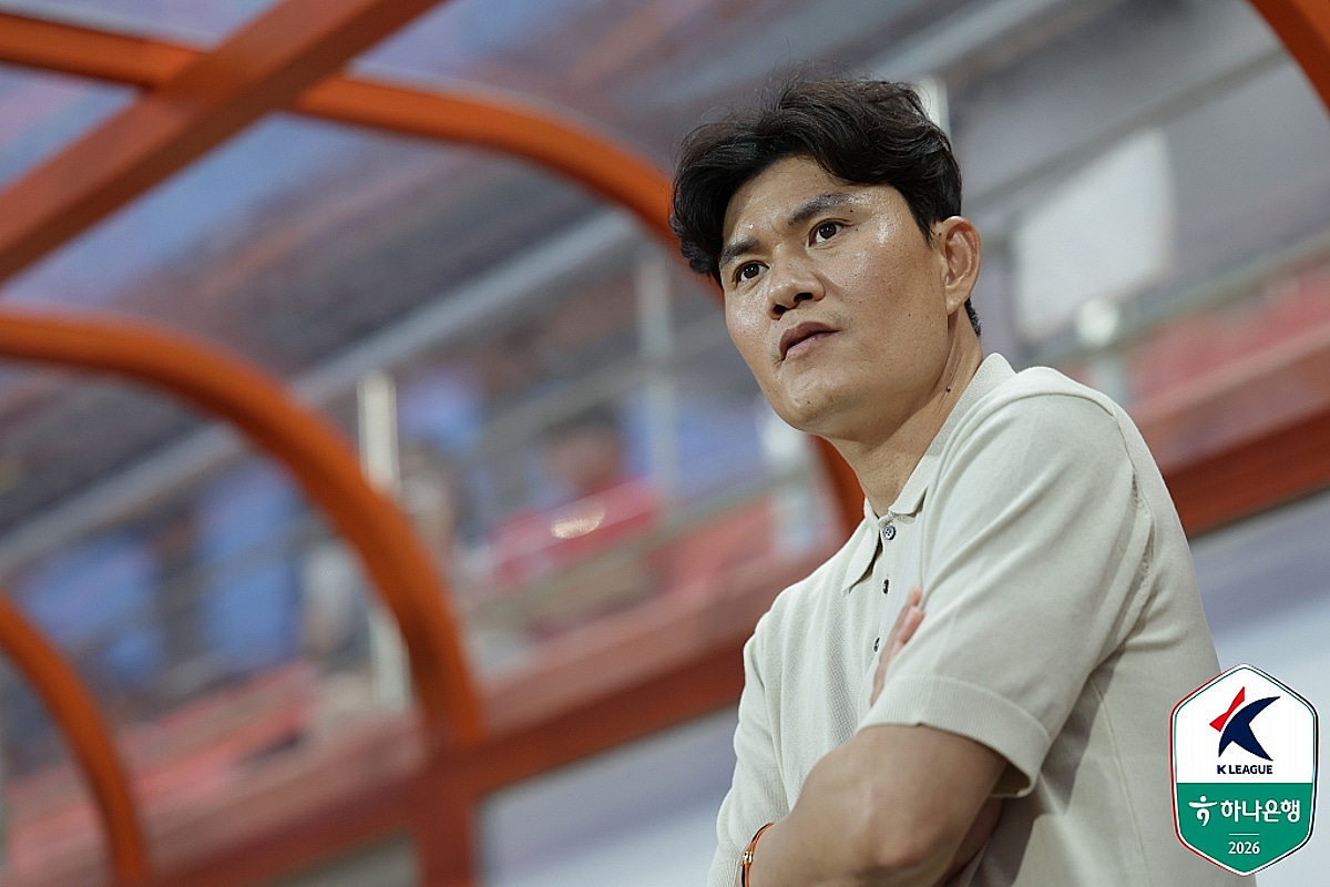 '최초 10경기 무패' 대기록 도전, 정경호 강원 감독 "별로 개의치 않는다... 욕심내면 안 돼" [안양 현장]