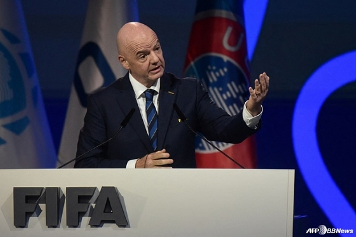 '전 세계 반발' 결국 FIFA가 무릎 꿇었다, 지분 매각 프로젝트 철회 "축구 발전 위함이었는데..."