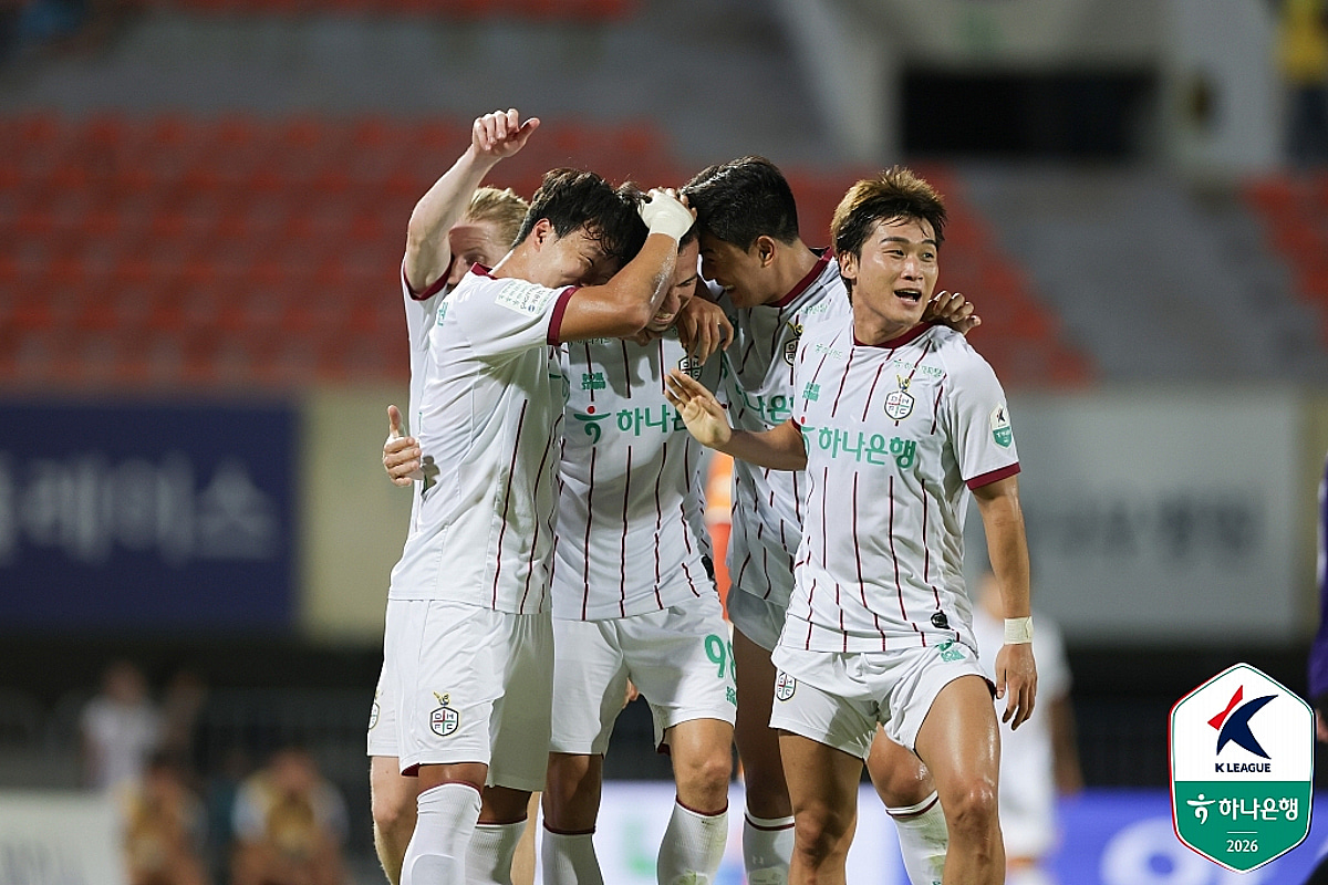 '9경기 무승→2연승 부활' 대전, 안양 2-1 격파... '드디어' 중위권 보인다 '주민규·안톤 연속골' [안양 현장리뷰]