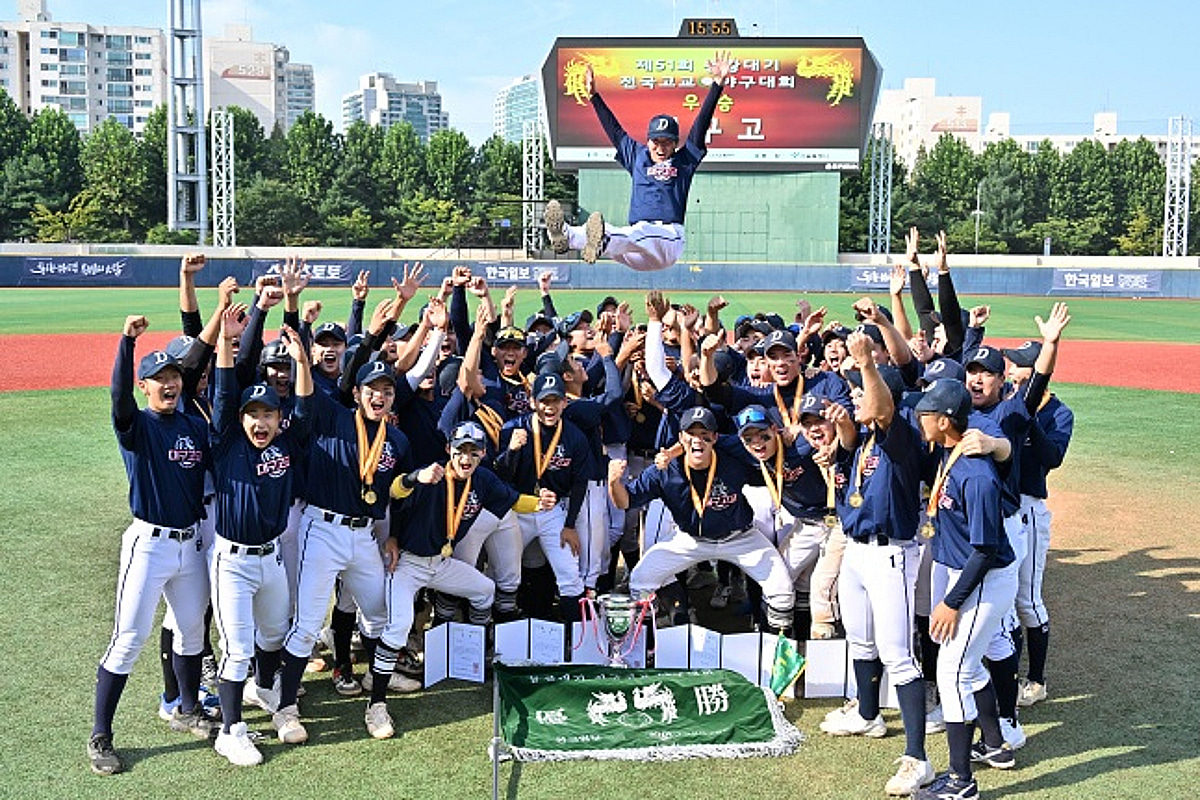 KBO 공식 스폰서도 학생 선수 위해 나섰다! 동아오츠카, 봉황대기 잔여 일정 '폭염 대비' 생수-이온음료 각 1만 개 지원