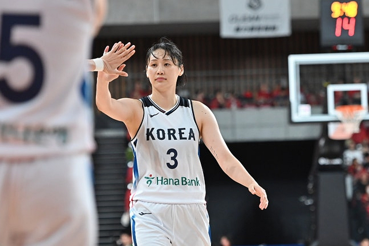 '0.2초' 남기고 통한의 버저비터... 여자농구, 일본에 또 패배 '한일전 2연패'