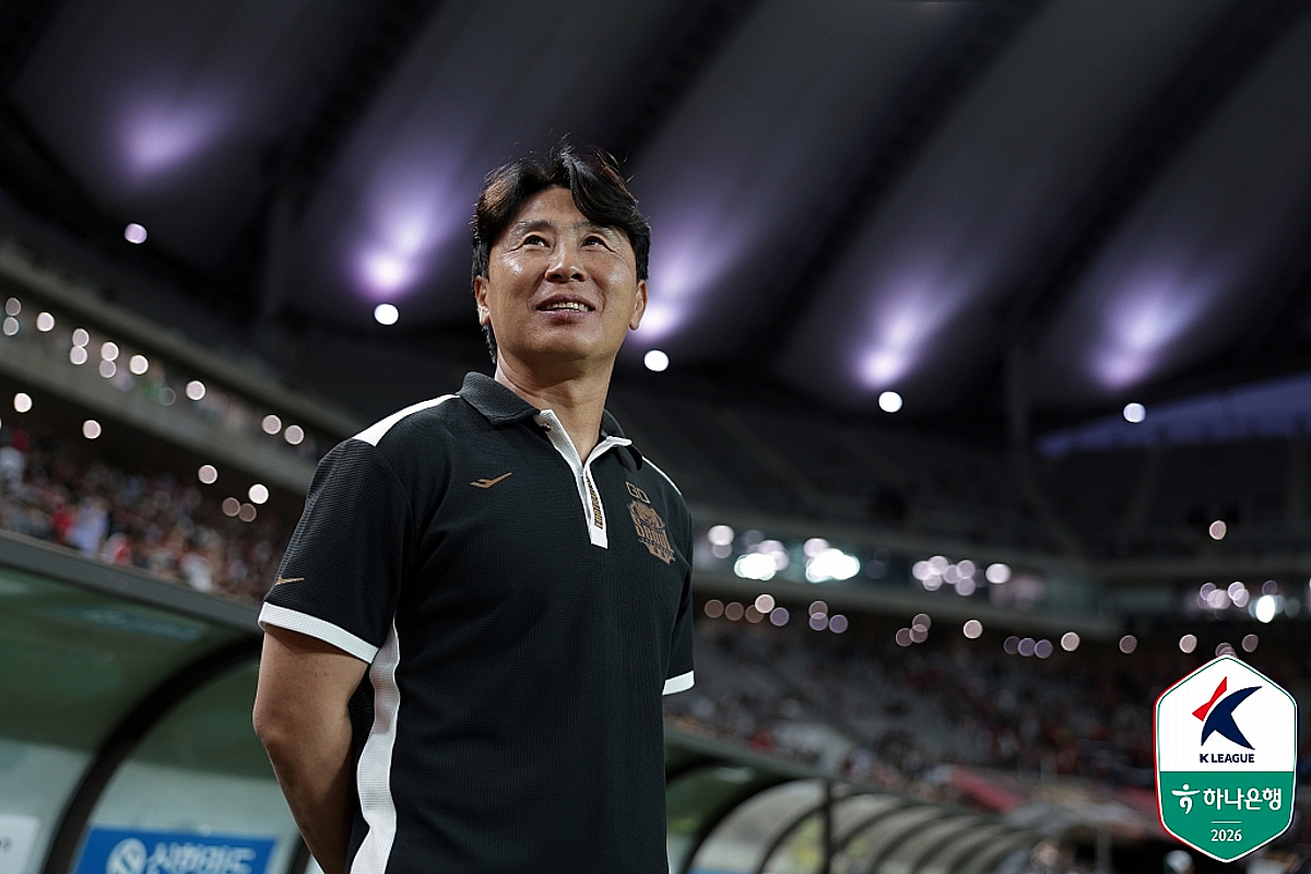 '중국행 루머 답한' 김기동 감독 "1순위는 무조건 서울"... 재계약 질문에 "10년 더 하고 싶다" 상암 사랑 과시 [상암 현장]