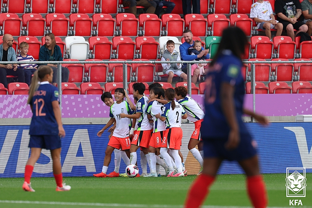 "프랑스 당황하셨어요?" 박윤정호, U-20 여자 월드컵 첫판서 1-1 '조혜영 벼락골'... 우승 후보 상대 '값진 무승부'
