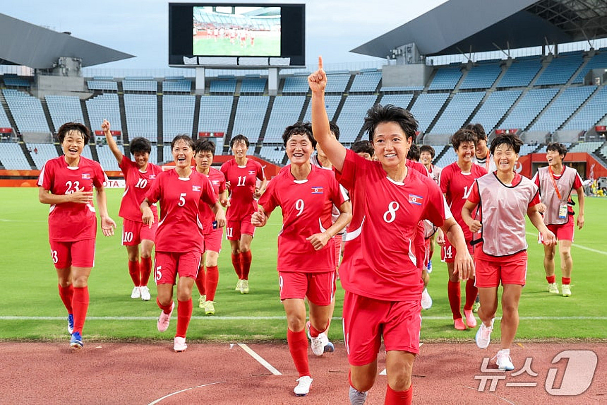 "한국보다 7골 더 넣었다" 무자비한 북한 女축구, 미얀마 8-0 대파 '2경기 18골 실화?'.. 조 1위 걸고 '남북전'