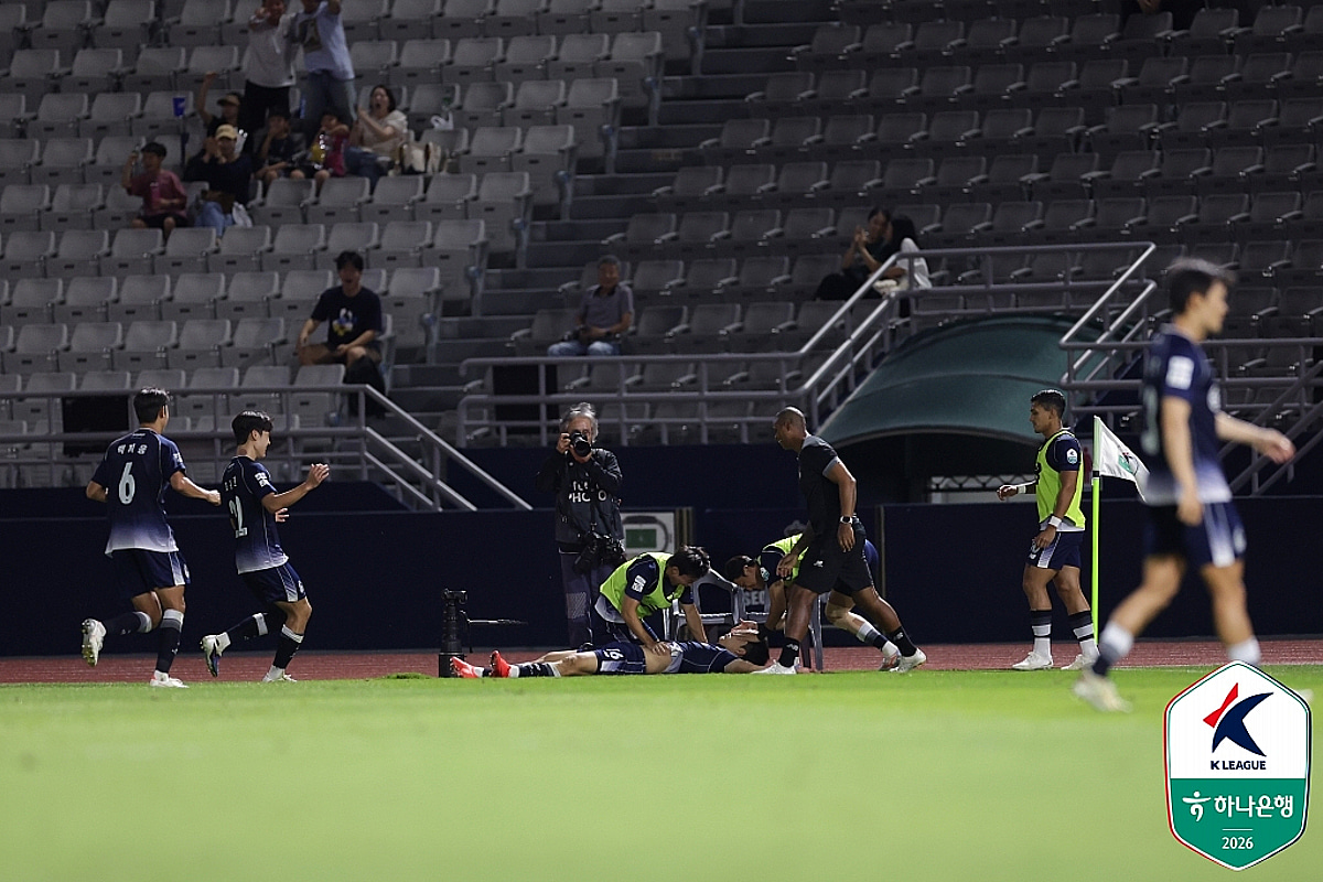 '승점 6점 혈투' 이겼다! 서울이랜드, 대구에 2-1 '박재용 10호골 폭발'... 3위 도약+다이렉트 승격 정조준 [목동 현장리뷰]
