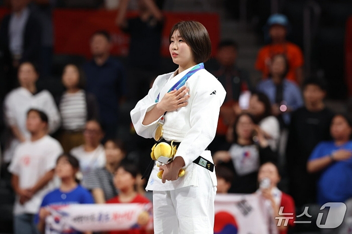 애국가 외우고도 못 부른 사연, '독립운동가 후손' 허미미 "태극기 보니 울컥, 힘들었던 기억 떠올랐다"... 유도 57㎏ 金 쾌거 [아이치 나고야 AG]