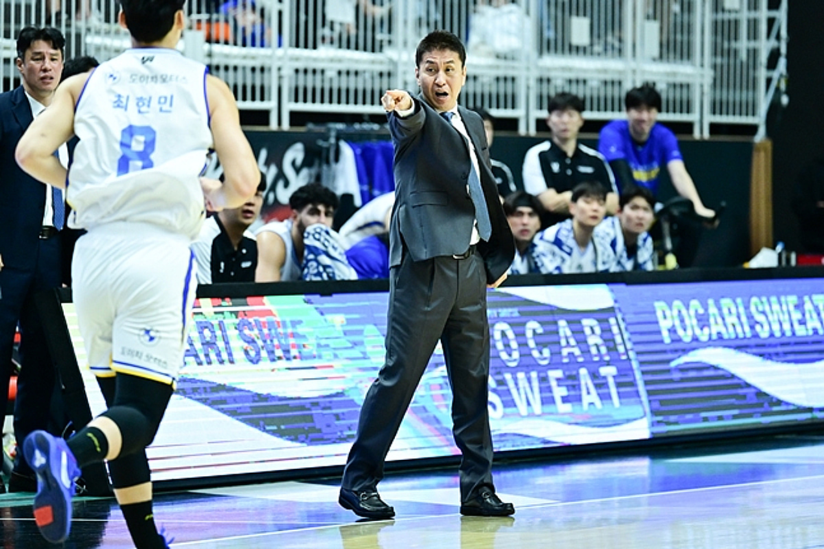 "소리 이렇게 많이 지른 적 있었나..." 삼성 무려 4시즌 만에 개막 승리, 탈꼴찌 노리는 김상식 감독 [수원 현장]
