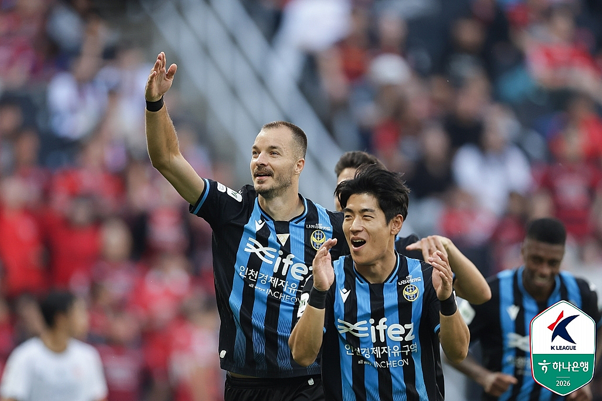 '환상골 향연' 인천 화력 미쳤다, 포항에 3-0 완승 '이민혁·이청용·무고사 연속골 폭발' [인천 현장리뷰]