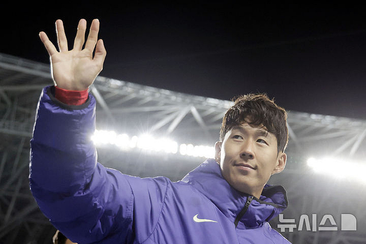 "하필 왜 이때..." 손흥민 앞에 떨어진 '진짜 폭탄'... 사우디, 아시안컵 '1년 연기' 가능성 "SON 라스트댄스 안갯속"