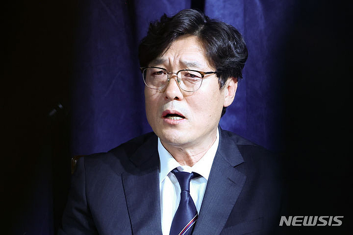 "美서 날아온 홍명보·불려간 정몽규" 총대 멘다던 이임생만 캄보디아서 '숨바꼭질'... 국회 2번 농락한 뻔뻔함