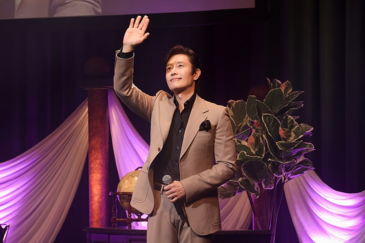 ボンサマ♥」..イ・ビョンホン、3年ぶりの日本ファンミーティング