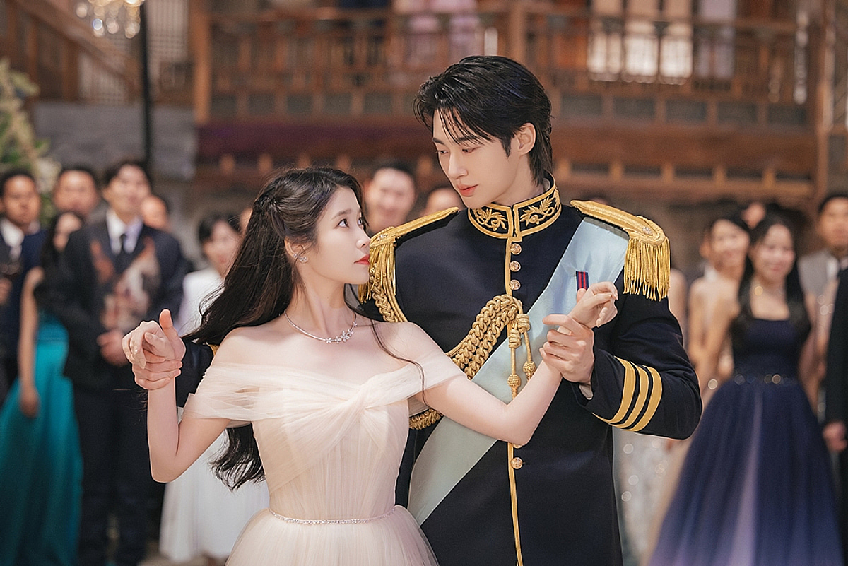 IU♥変ウソク、今日（25日）待望のワルツパーティ..リングプロポーズ