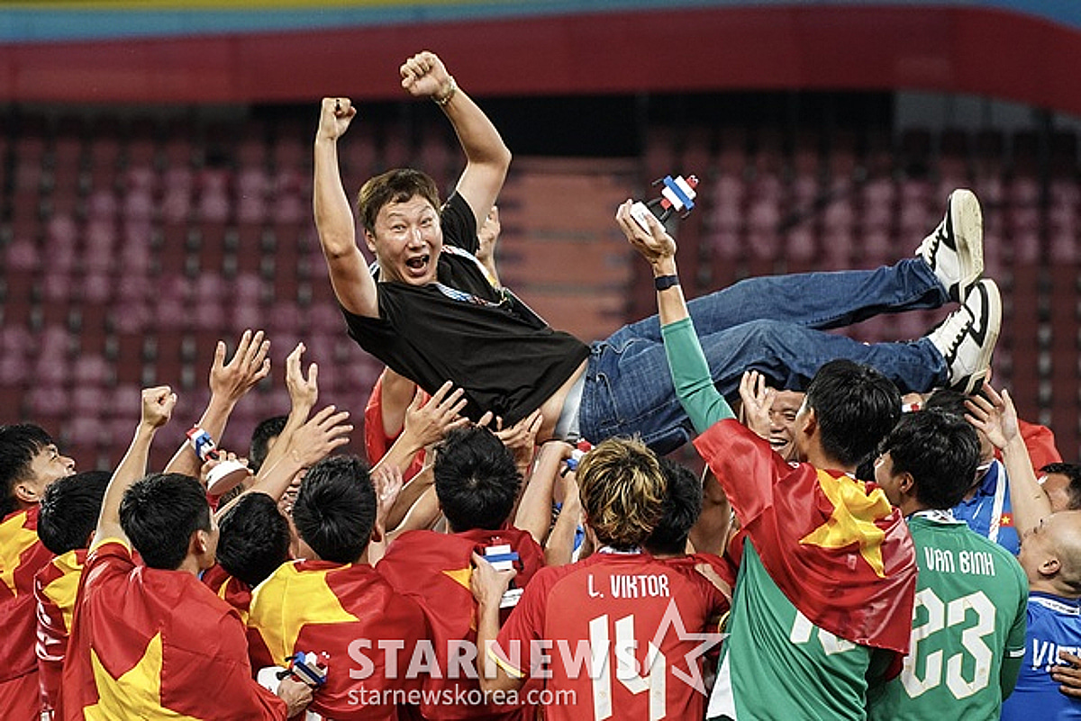 30년 징크스도 박살낸 '김상식 매직'... 베트남 21경기 무패, 인도네시아 원정서 3-0 대승