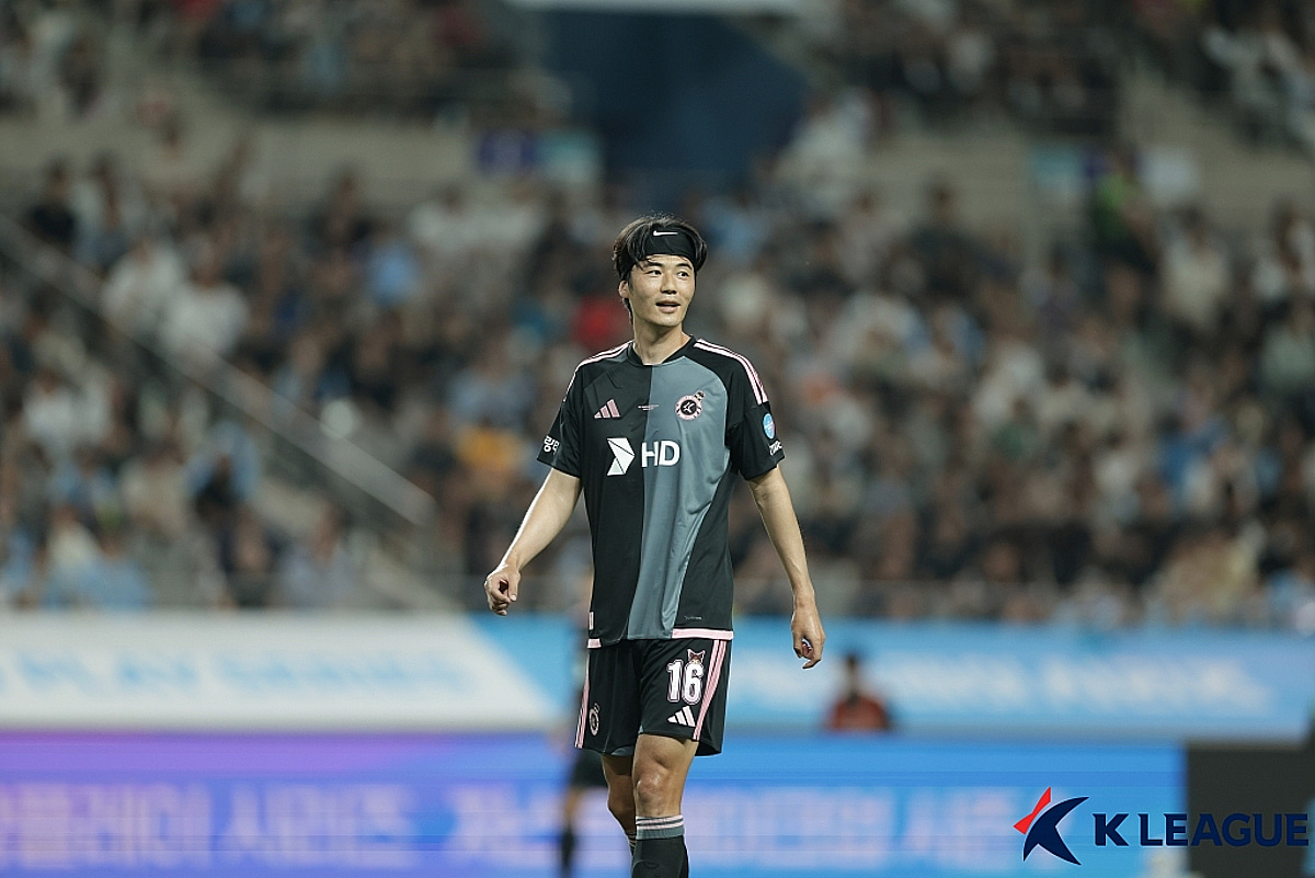 '아틀레티코 이적' 이강인 언급한 기성용 "더 많은 경기 뛸 것... 현장서 직접 응원하고파" [상암 현장]