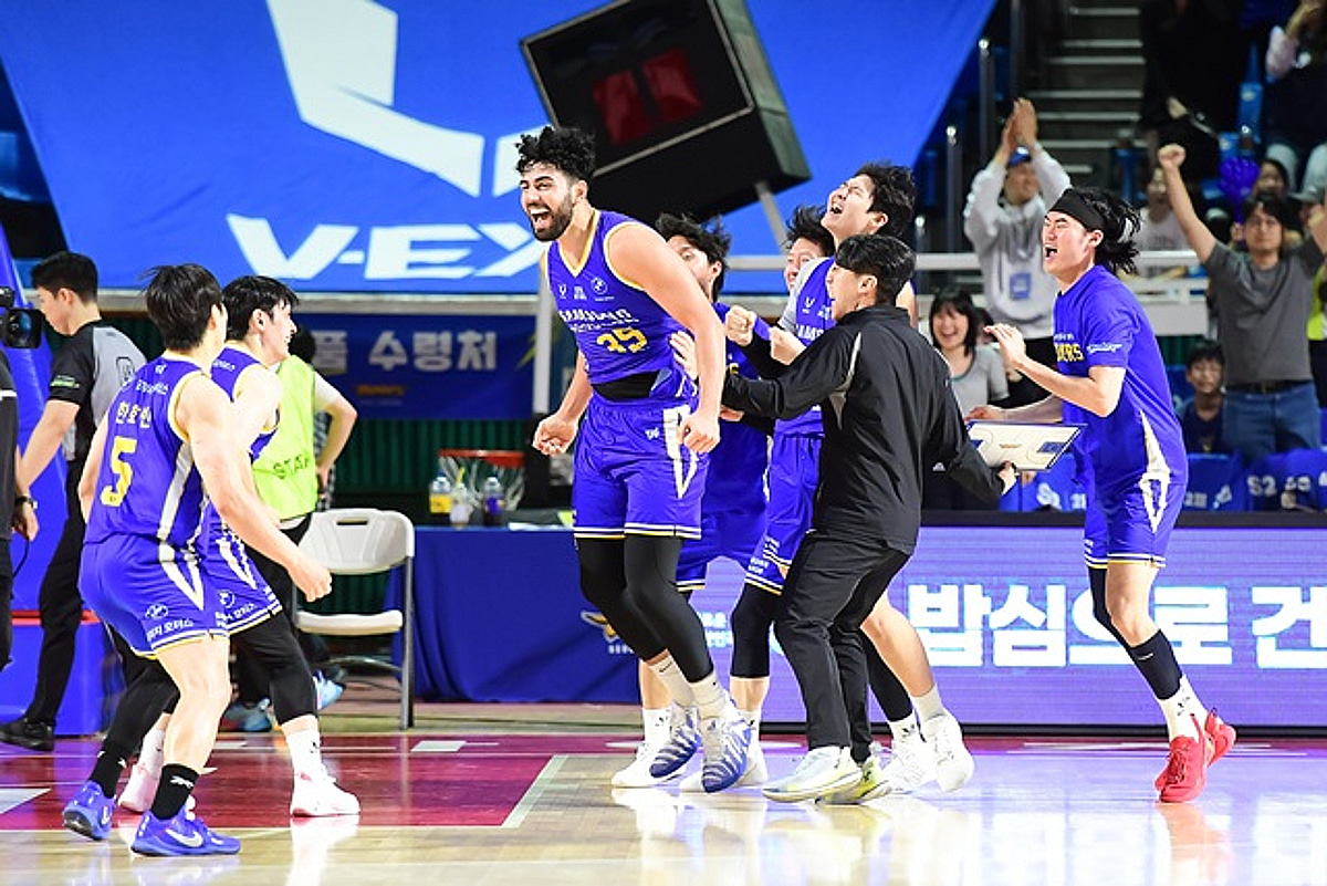 선수 3명 빠지고, 외인은 갑자기 떠났고, 감독은 늦게 왔다... 그런데 23년 만에 대기록, 삼성 개막 3연승이 더 놀라운 이유