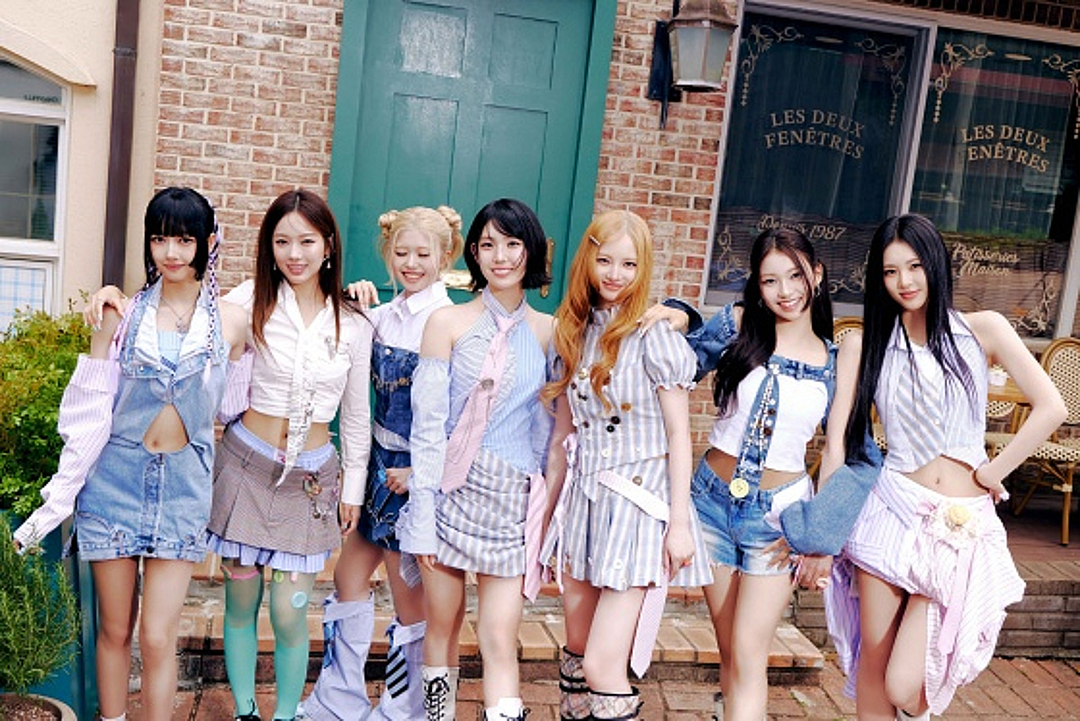 'JYP 걸그룹' 아워벌스데이, 개성 넘치는 단체 콘셉트 포토 공개