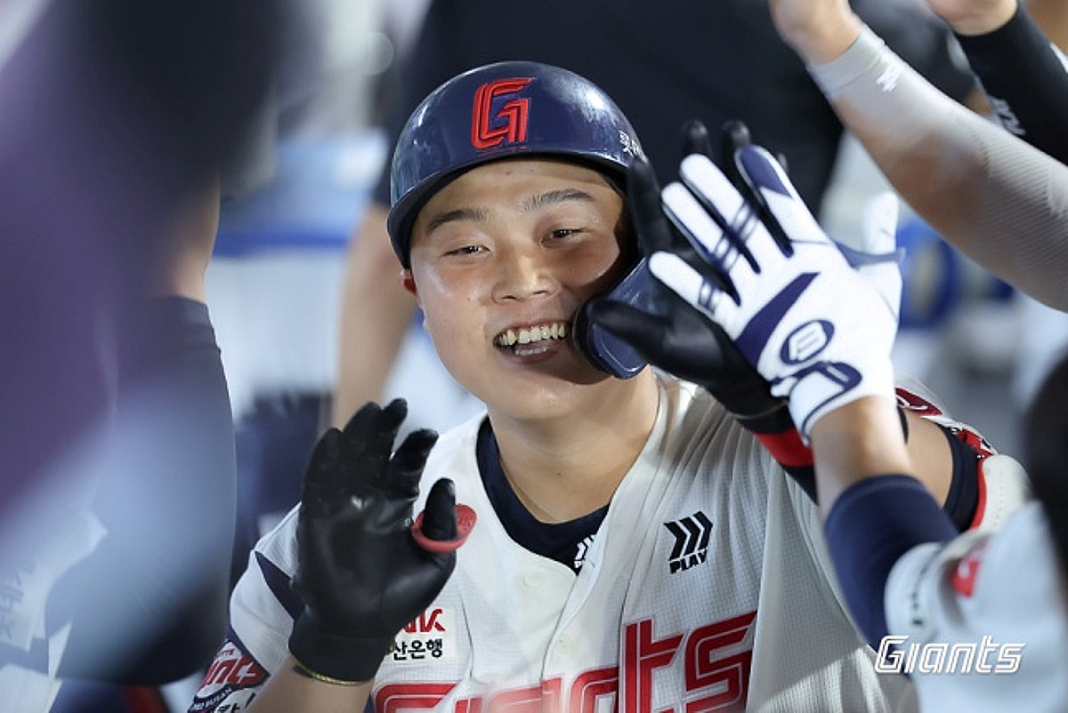 '0:8 경기 뒤집었다' 롯데, 한동희 만루포→7회 13득점 대폭발! 키움 15-9 완파... '한 이닝 최다 득점' 구단 新+KBO 역대 2위 기록