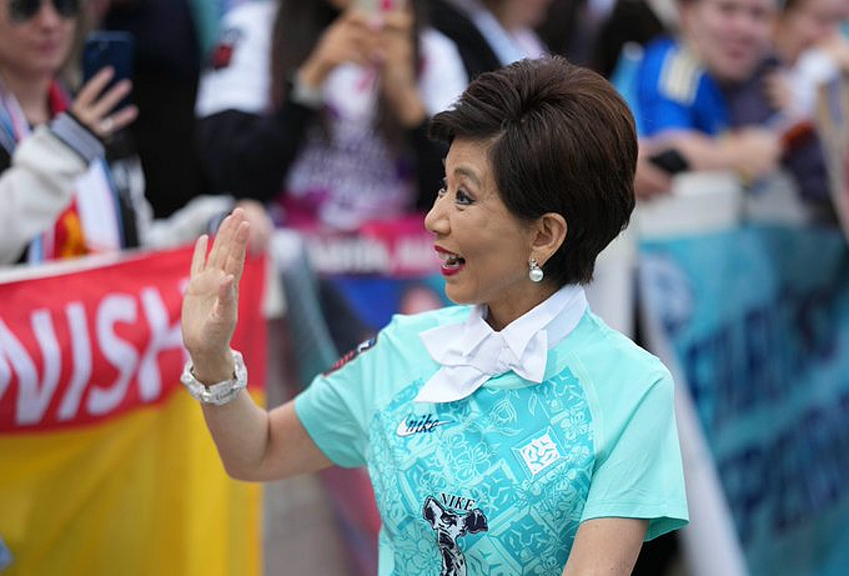 한국계 女 구단주가 英 축구판 뒤흔들었다, 무려 '맨유 격파+만원관중' 대반전 "우승 다크호스... 슈퍼스타 군단" 극찬