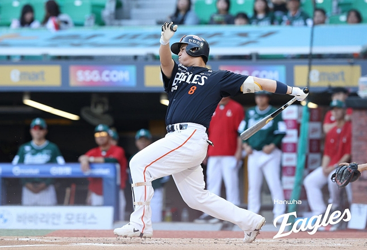 '치고, 치고, 치고, 또 쳤다' 한화 노시환, '생애 첫' 4G 연속 홈런포... '살아난 홈런왕 시즌 14호포 [인천 현장]