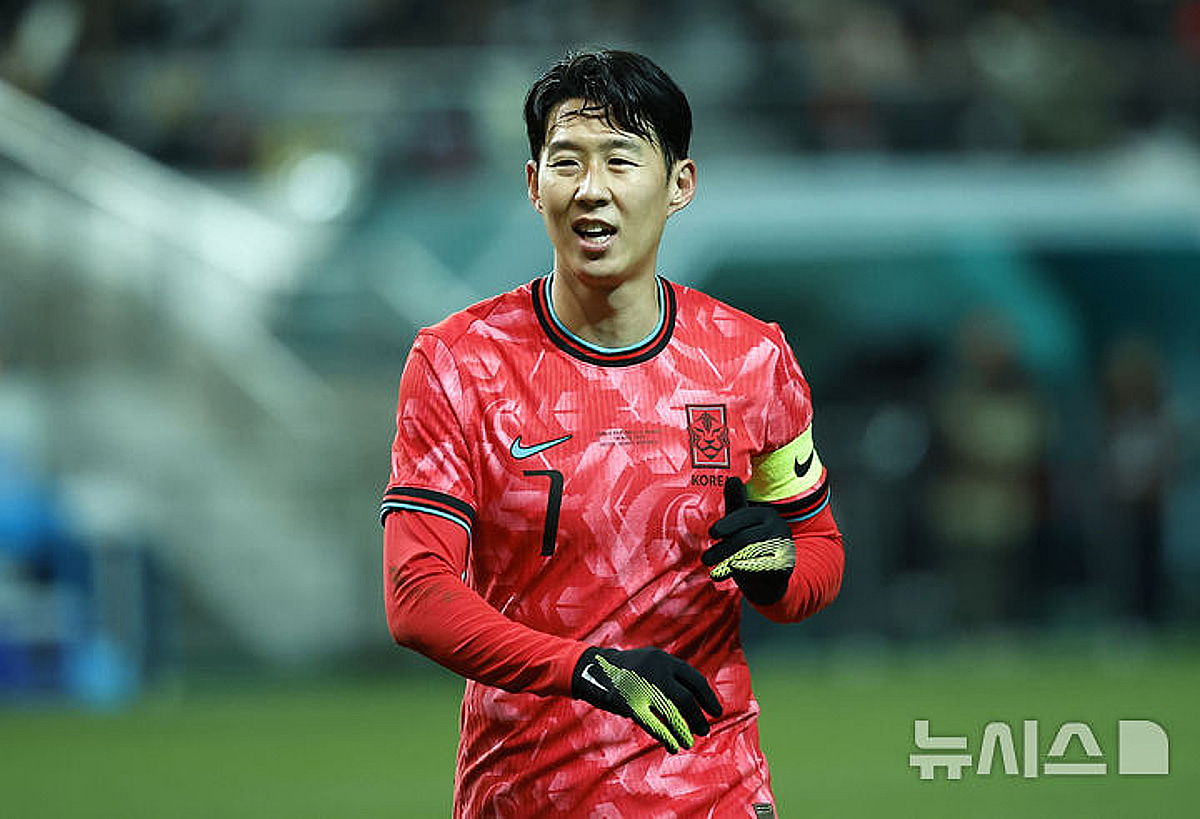 "홍명보호, 48개국 중 44위라니" 수모, 英 "손흥민 노쇠화+억지 스리백" 지적... 日도 갸우뚱 "빅리그 주전 있는데"