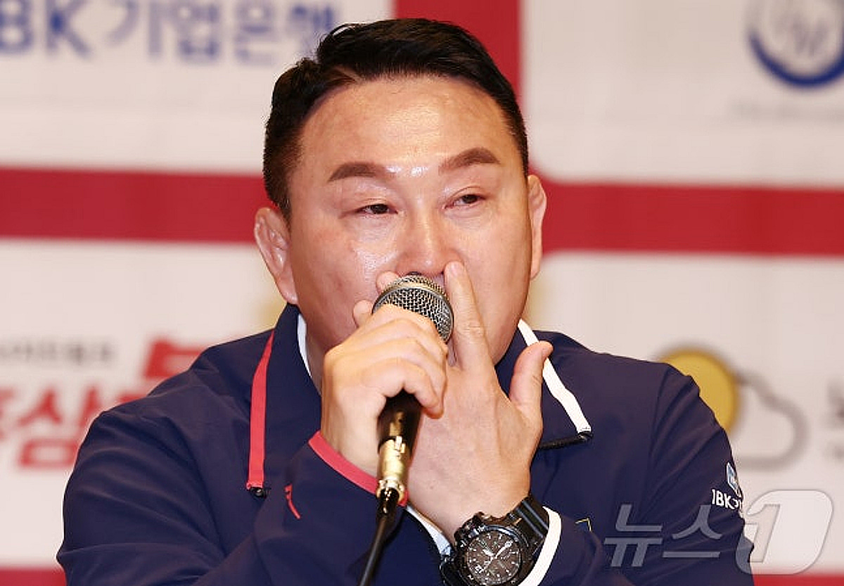 기자회견 도중 감독 눈물, 선수들도 놀랐다... "韓 레슬링 죽지 않았다는 것 보여주겠다" 정한재 다짐 [진천 현장]