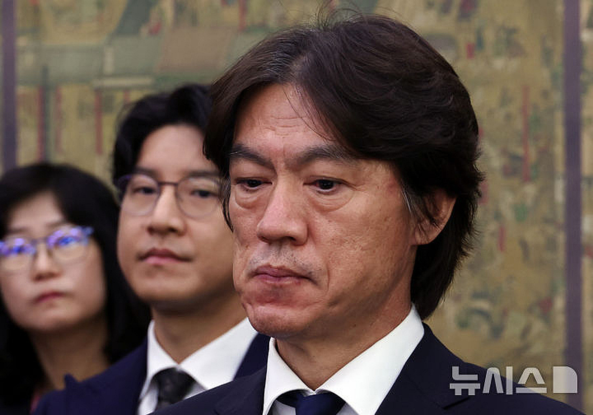 "홍명보 전 감독, 증인 출석 예정" 일본도 대한축구협회 청문회 개최 관심... "법인카드 관련 집중 추궁받을 것"