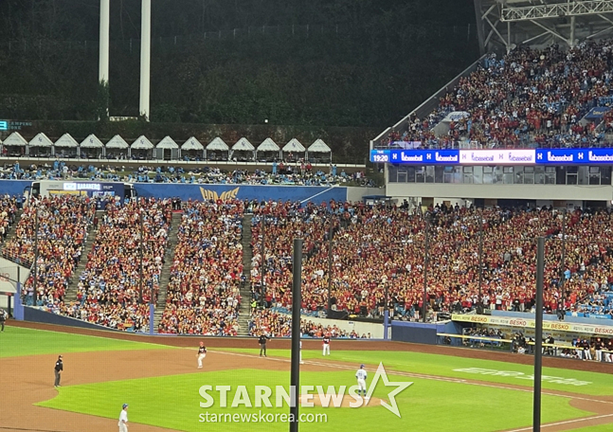 '드레스코드' 당부한 김도영도 감격했나, 라팍 1루 가득 메운 붉은 물결→PO1 뒤 '무언의 SNS 공유'