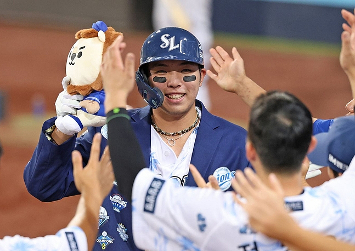 '삼성 불펜 미쳤다!' 김영웅 '초대형 쐐기포' 더한 삼성, 롯데 4-1 꺾고 2연승 →선두 굳건히 수성 [대구 현장리뷰]