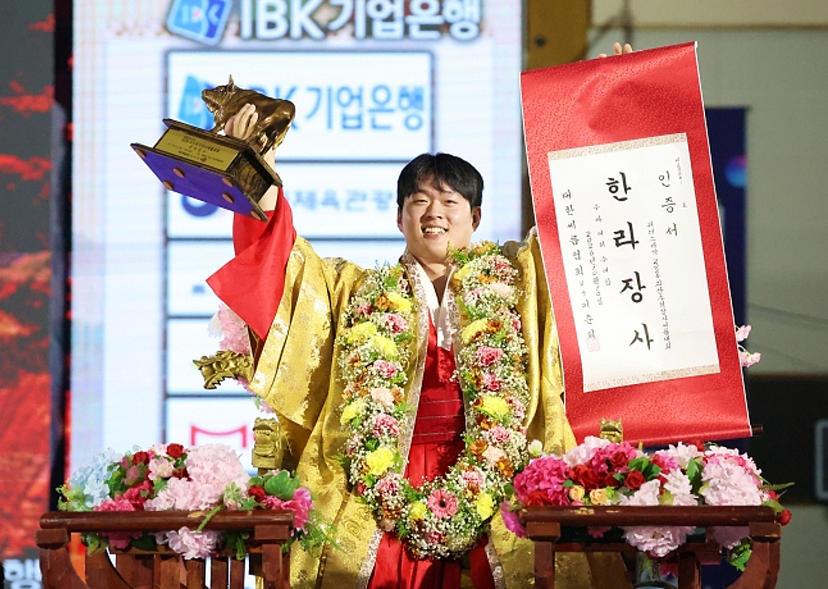 박민교, 괴산추석장사씨름대회서 통산 10번째 한라장사 등극