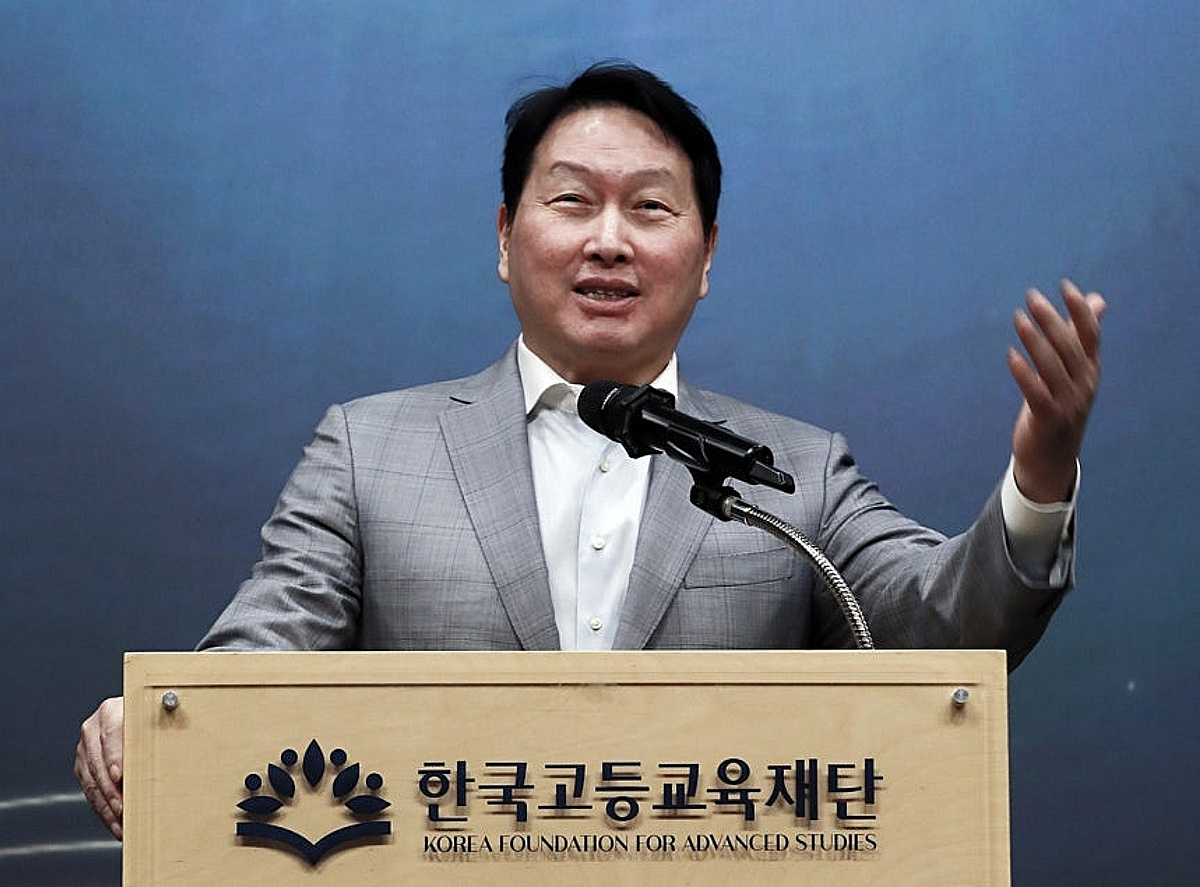 최태원 회장, "AI 시대 인재, 더 큰 나무로 자라 다른 이의 성장도 이끌 숲이 되길"