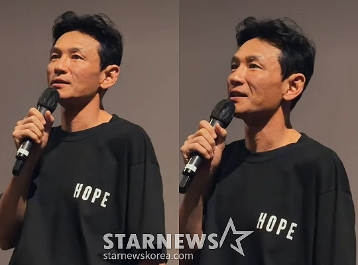 황정민, 수척한 얼굴로 미소..논란 속, 오늘도 무대인사 '묵묵' [스타이슈]