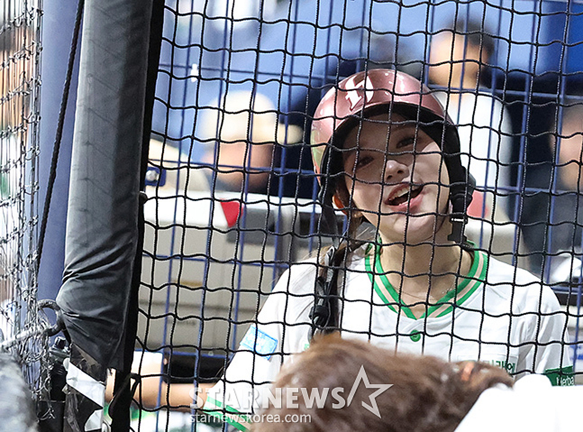 [포토] 강수경 '심심할 땐 노래를 불러요'