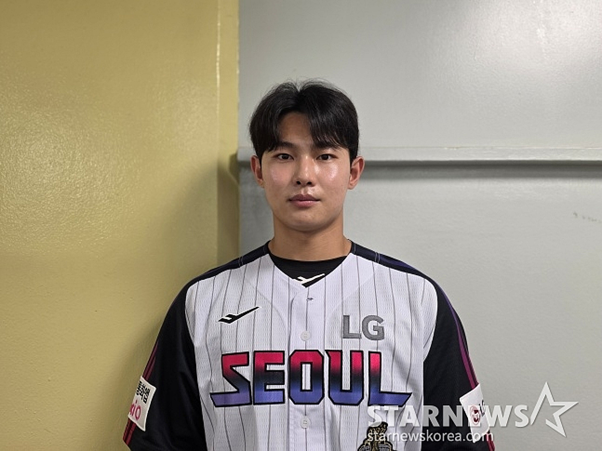 "(문)보경이 형한테 잘해야죠" 158㎞ LG 파이어볼러, 첫 태극마크에 설렘 폭발... 꾸벅 인사도 절로 나왔다 [잠실 현장]